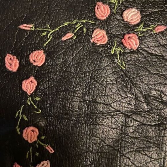 VINTAGE BLACK LEATHER W/ HAND EMBROIDERED FLOWERS - RARE FIND - SIZE 7 - Picture 5 of 7